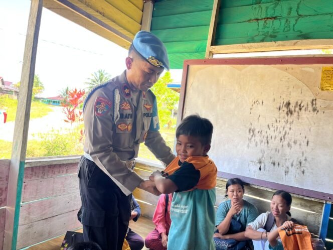 
					Bakti Sosial Bidpropam Polda Kaltara, Semangat Baru Bagi Pondok Belajar Punan Pesisir