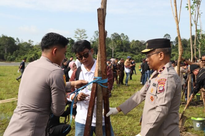 
					Dalam rangka meningkatkan kemajuan pembangunan di Provinsi Kaltara, Kejati Provinsi Kaltara melaksanakan Ground Breaking Taman Adhayaksa bertempat di Kebun Raya Bundayati Jl. Sengkawit Kab. Bulungan, Selasa (10/06/25).