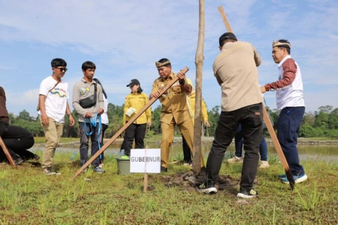
					Gubernur Kalimantan Utara (Kaltara) Dr. H. Zainal A. Paliwang, S.H., M.Hum menghadiri kegiatan Groundbreaking Taman Adhayaksa di Kebun Raya Bundayati, Selasa (10/06/2025). 
