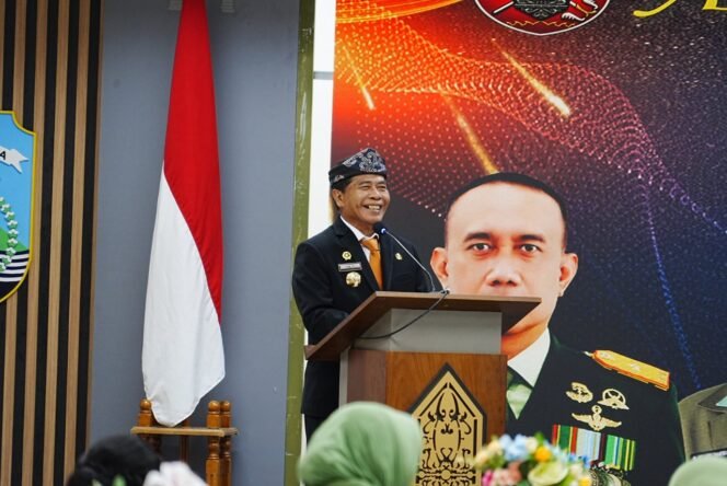 
					Gubernur Kalimantan Utara, Dr. H. Zainal A. Paliwang, S.H., M.Hum., menghadiri Pisah Sambut Komandan Korem 092/ Maharajalila di Ruang Rapat Lt.1 Kantor Gubernur, Senin (16/6). 