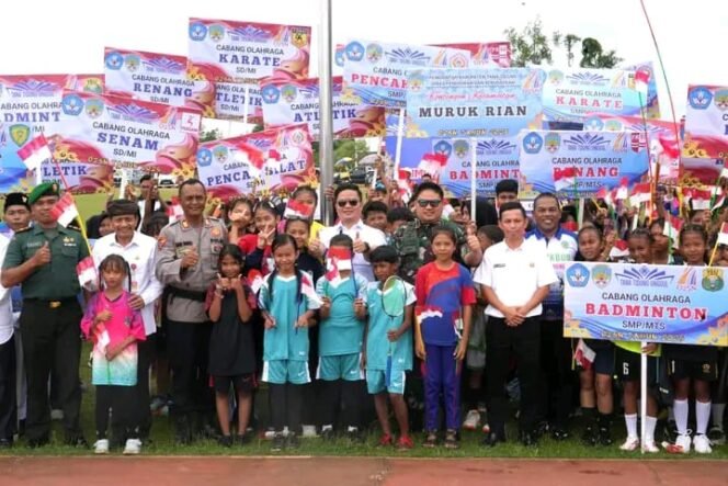 
					Bupati Tana Tidung Bapak Ibrahim Ali, S.P. secara resmi membuka ajang kompetisi olahraga, Olimpiade Olahraga Siswa Nasional (O2SN) Jenjang SD/MI dan SMP/MTS Sederajat Tingkat Kabupaten Tana Tidung Tahun 2025 pada Rabu, (11/06/2025), di Stadion Mini RTH Joesoef Abdullah.
