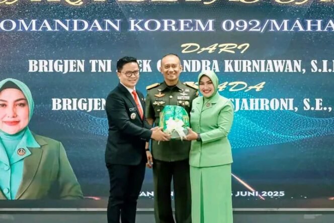 
					Bupati Tana Tidung, Ibrahim Ali, menghadiri dua momen penting di lingkungan Korem 092 Maharajalila, yaitu Upacara Serah Terima Jabatan Danrem 092Maharajalila dari Brigjen TNI Adek Chandra Kurniawan, S.IP., M.Han kepada Brigjen TNI Muhammad Sjahroni, S.E., M.Han yang berlangsung di Lapangan Upacara Makorem 092 Maharajalila.