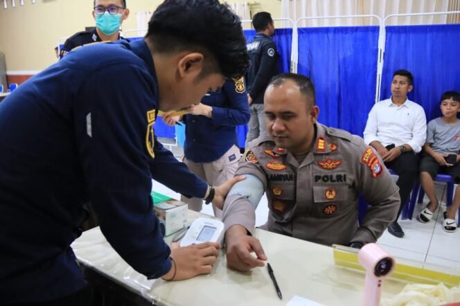 
					Dalam rangka menyambut Hari Bhayangkara ke-79 yang akan jatuh pada 1 Juli 2025 mendatang, Kepolisian Resor Malinau menggelar kegiatan sosial berupa donor darah dan khitan massal.