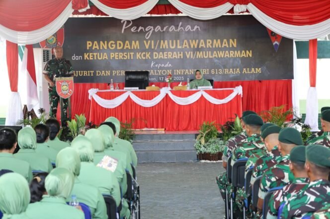
					Dalam rangkaian kunjungan kerjanya diwilayah Provinsi Kaltara,
Pangdam VI Mulawarman Mayjen TNI Rudi Rachmat Nugraha,S.I.P.,M.Sc. memberikan motivasi kepada prajurit dan ibu-ibu Persit Yonif 613 Raja Alam (Rja), Selasa (17/06/2025).