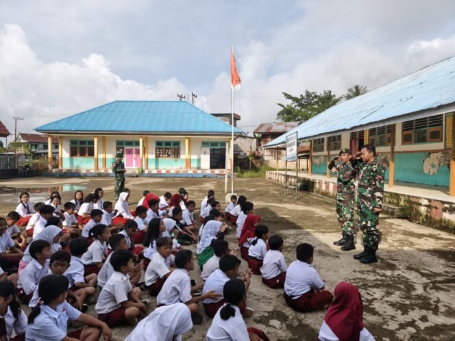 
					Dalam upaya menumbuhkan semangat cinta tanah air di kalangan generasi muda di wilayah perbatasan, Satgas Pamtas Yonarmed 11 Kostrad Pos Simantipal menggelar kegiatan Wawasan Kebangsaan di SDN 01 Lumbis, Desa Mansalong, Kecamatan Lumbis Induk, Kabupaten Nunukan, Kalimantan Utara, Selasa (17/06/25).