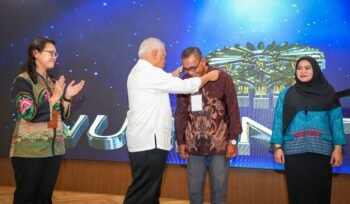 Otorita Ibu Kota Nusantara (IKN) bersama Badan Pusat Statistik (BPS) secara resmi memulai pelatihan petugas Pendataan Penduduk IKN melalui kegiatan Kick Off Pelatihan Petugas Pendataan Penduduk IKN yang digelar di Gedung Serba Guna, Kantor Kemenko 3 di Plaza Seremoni, Nusantara, pada Kamis (19/06/2025).
