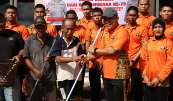 Dalam rangka menyambut Hari Bhayangkara Ke-79 tahun 2025, Personel Polda Kaltara menggelar kegiatan bakti religi dengan membersihkan dua masjid di lingkungan Kilometer 9 Desa Bumi Rahayu.