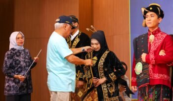 Otorita Ibu Kota Nusantara (IKN) menegaskan komitmennya terhadap pembangunan berkelanjutan dengan menjadikan Duta Lingkungan Hidup dan Song-Bawe Insan IKN sebagai agen pelestarian lingkungan hidup di kawasan IKN. 