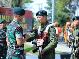 Pangdam VI/Mulawarman Mayjen TNI Rudy Rachmat Nugraha, S.I.P., M.Sc., memimpin upacara penyambutan personel Batalyon Infanteri 600/Modang yang telah selesai melaksanakan tugas sebagai Satuan Tugas Detasemen Pemukul (Denkul) Rajawali-I di wilayah Papua dengan khidmat di Lapangan Upacara Mako Yonif 600/Modang, diikuti ±150 personel dan sejumlah pejabat teras Kodam VI/Mlw, Sabtu (21/06/2025).