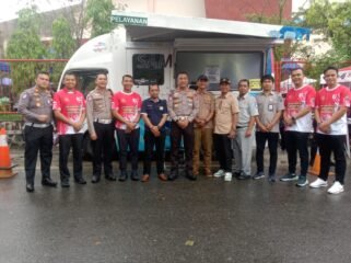 ribuan masyarakat Tarakan tetap antusias menghadiri kegiatan Car Free Day (CFD) dalam rangka Hari Ulang Tahun Bhayangkara Ke-79 yang dilaksanakan di Stadion Datu Adil Tarakan, Minggu (22/6/2025) pagi.