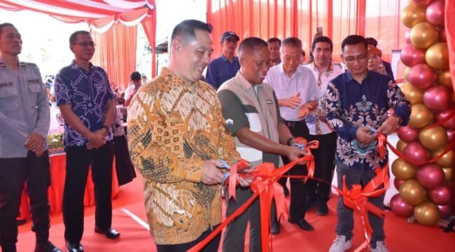 Grand Opening Toko Nuansa Elektronik yang terletak di Jalan Sengkawit, Tanjung Selor dihadiri langsung Bupati Bulungan, Syarwani pada Minggu (22/6/2025).
