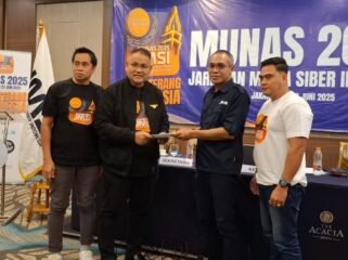 Teguh Santosa kembali terpilih sebagai ketua umum Jaringan Media Siber Indonesia (JMSI) periode 2025-2030, melalui Musyawarah Nasional (Munas) JMSI yang  digelar di Hotel Acacia, Jakarta Pusat, Minggu, 22 Juni 2025. 