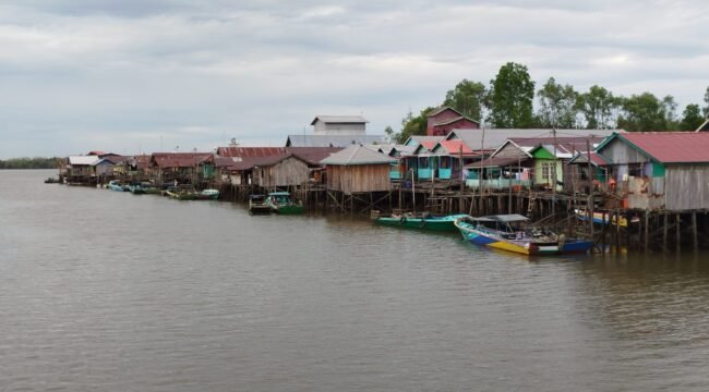 Pemerintah Kabupaten Bulungan melalui Badan Kesatuan Bangsa dan Politik (Kesbangpol) bersama sejumlah instansi terkait menggelar patroli gabungan di wilayah pesisir Kampung Tias, Desa Tanjung Buka, Kecamatan Tanjung Palas Tengah, pada Sabtu (21/6/2025) malam lalu. 