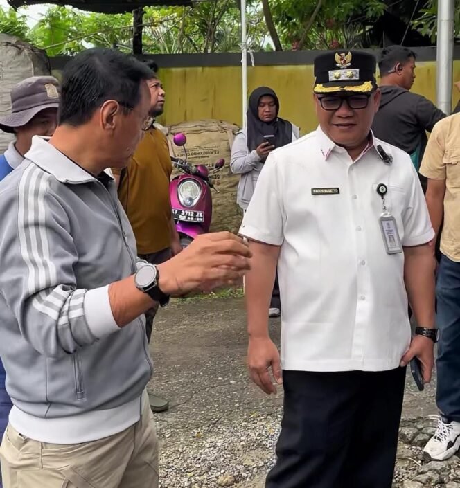 
					Wakil Wali Kota (Wawali) Dr. Ir. Bagus Susetyo, MM., bersama jajaran Dinas Lingkungan Hidup Kota Balikpapan, Camat, Lurah, dan perangkat wilayah terkait, melaksanakan monitoring dan evaluasi langsung ke lapangan terkait pengelolaan sampah dari hulu hingga hilir.