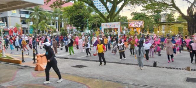 
					Kegiatan senam berseri yang dilaksanakan di area Taman Bekapai Kota Balikpapan.Foto:Ist