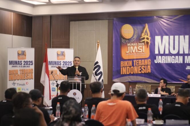 
					Ketua Umum JMSI Dr. Teguh Santosa