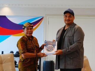 Gubernur Kalimantan Utara (Kaltara), Dr. H. Zainal A. Paliwang, S.H., M.Hum., beserta rombongan melakukan kunjungan kerja (kunker) ke Kementerian Pemuda dan Olahraga (Kemenpora) serta disambut langsung Menpora Ario Bimo Nandito Ariotedjo atau yang akrab disapa Dito Ariotedjo di Kantor Kemenpora, Senayan, Jakarta, Jum’at (4/7).