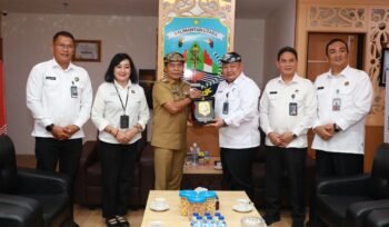 AUDIENSI : Gubernur Kalimantan Utara (Kaltara), Dr. H. Zainal A. Paliwang, S.H., M.Hum menerima kunjungan silaturahmi Kepala Kantor Wilayah (Kakanwil) Direktorat Jenderal Pemasyarakatan (Ditjenpas) Kalimantan Timur dan Kalimantan Utara, Hernowo Sugiastanto, Selasa (15/7).
