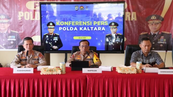 
					Kapolda Kaltara Irjen Pol. Hary Sudwijanto, S.I.K., M.Si, didampingi Dirreskrimum Polda Kaltara Kombes Pol. Yudhistira Midyahwan, S.I.K., S.H., M.Si dan Kabid Humas Polda Kaltara Kombes Pol. Budi Rachmat, S.I.K., M.Si. Serta dihadiri oleh Yunus Luat (tokoh Tidung), Dr. Budi (tokoh Jawa), Joko Supriyadi S.T M.T (ketua Forum Intelektual Kaltara), Hieskel (Federasi Serikat pekerja metal Indonesia) dan insan pers. Jum’at (18/07/2025).