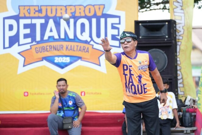 
					Gubernur Kaltara, Dr. H. Zainal A. Paliwang, S.H., M.Hum., saat membuka Kejuaraan Provinsi (Kejurprov) Petanque Gubernur Kaltara 2025 di Lapangan Petanque jalan Agatis, Tanjung Selor, Kabupaten Bulungan, pada Sabtu (19/7). 