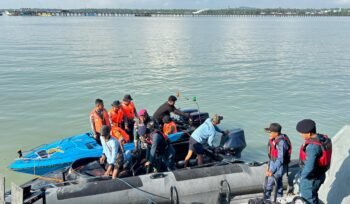 Tim SAR dari Kompi 2 Batalyon B Pelopor Satuan Brimob Polda Kalimantan Utara yang dipimpin langsung oleh IPDA Bambang Suprapto bersama tim SAR gabungan berhasil menemukan korban terakhir dalam insiden kecelakaan laut kapal terbalik di Perairan Sebatik, Kabupaten Nunukan.
