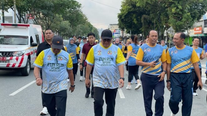 
					Semarak Fun Run APKESMI 2025 di Balikpapan, Masyarakat dan Tenaga Kesehatan Bergerak Bersama