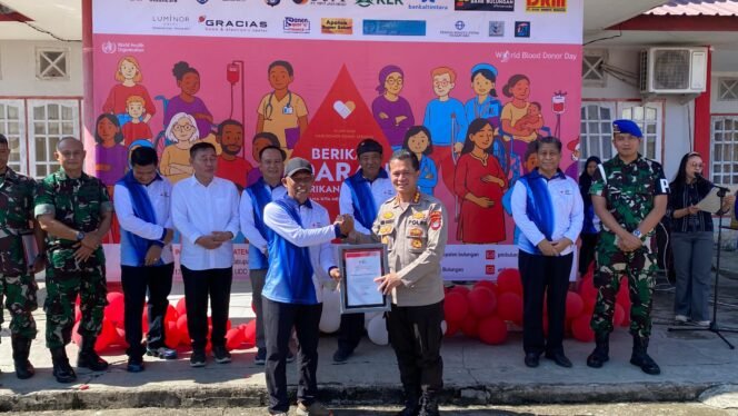 
					Peringati Hari Donor Darah Sedunia, PMI Bulungan Beri Apresiasi Kepada Polda Kaltara Sebagai Pendonor Aktif