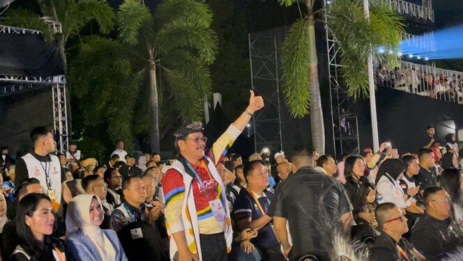 
					FORNAS : Wagub Kaltara, Ingkong Ala SE., M.Si mengikuti rangkaian pembukaan Fornas VIII di Nusa Tenggara Barat, Sabtu (26/7) malam. 


