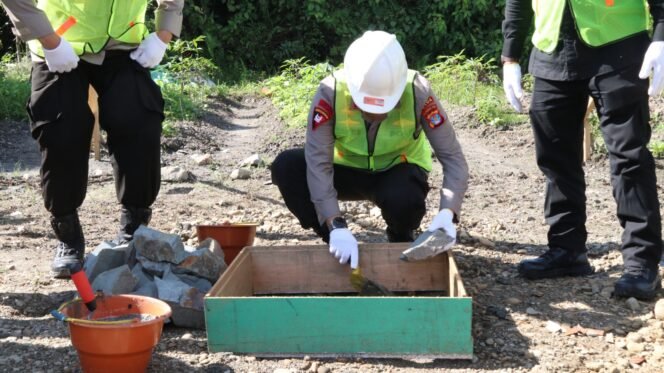 
					Kapolda Kaltara Irjen Pol. Hary Sudwijanto, S.I.K., M.Si., melaksanakan kegiatan groundbreaking (peletakan batu pertama) pembangunan Gedung Satuan Pelayanan Pemenuhan Gizi (SPPG) Polda Kaltara yang berlokasi di Kabupaten Malinau, Selasa (29/07/2025).