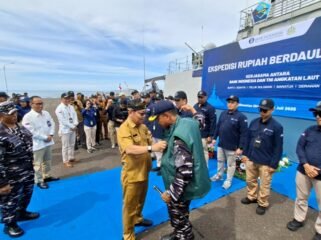 Asisten III Pemprov Kaltara Pollymaart ikut melepas Ekspedisi Rupiah Berdaulat 2025. Foto: Fokusborneo.com 