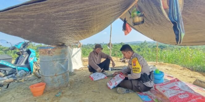 
					Babinkamtibmas Polresta Bulungan Sambangi Petani. Foto: ist