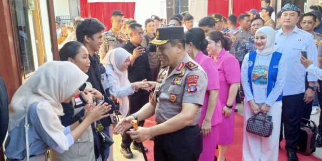 
					Kapolda Kaltara Irjen Pol Hary Sudwijanto Meninjau Hasil Program Kampung Narkoba Selumit Pantai jadi Kampung Warna Warni dan Tematik Bebas Narkoba. Foto: fokusborneo.com