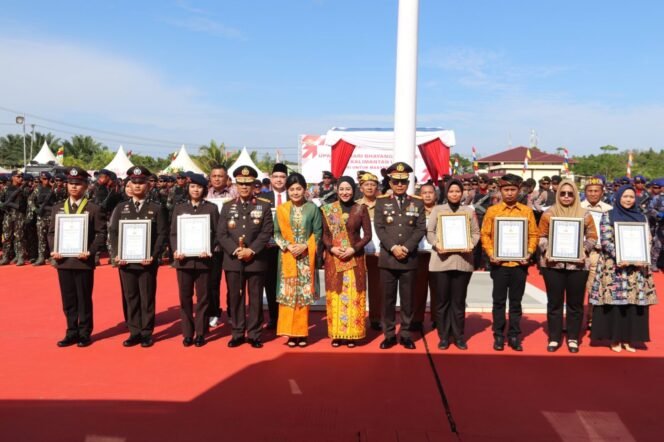 
					Polda Kaltara melaksanakan rangkaian kegiatan syukuran hari Bhayangkara yang berlangsung hangat dan penuh khidmat bertempat Selasar Gedung B dan Halaman Mapolda Kaltara. Selasa (01/07/2025)
