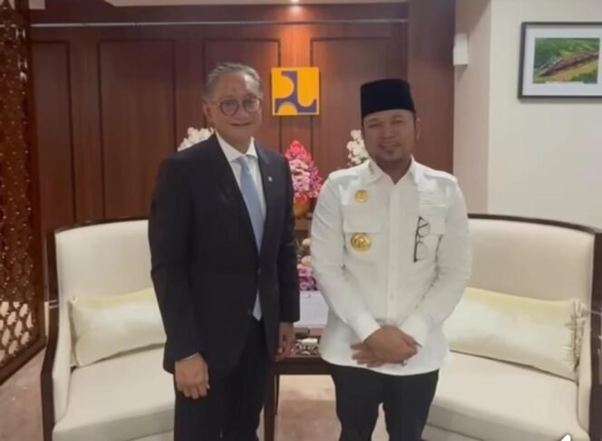 
					Pertemuan Gubernur Kalimantan Timur, Dr. H. Rudy Mas'ud (Harum), dan Menteri Pekerjaan Umum, Dody Hanggodo, di Jakarta Selatan pada Selasa, 1 Juli 2025, menjadi langkah penting dalam upaya memperbaiki kondisi jalan di Kaltim.