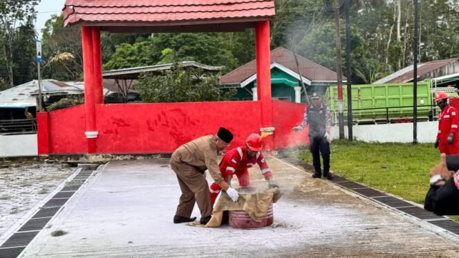 
					PT Pertamina Hulu Kalimantan Timur (PHKT) Daerah Operasi Bagian Utara (DOBU) berkolaborasi dengan Dinas Pemadam Kebakaran Kecamatan Marangkayu menyelenggarakan Pelatihan Dasar Pemadaman Kebakaran bagi masyarakat di wilayah Kecamatan Marangkayu, Kutai Kartanegara.