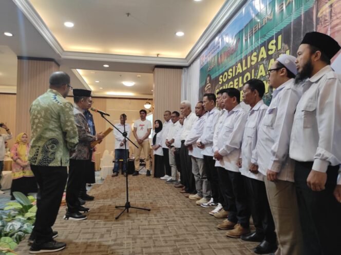 
					Wali Kota Balikpapan Rahmad Mas’ud mengukuhkan 125 pengurus Forum Komunikasi Persatuan Pedagang seluruh Pasar Rakyat Kota Balikpapan periode 2025–2029.