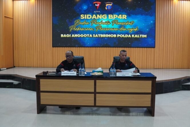 
					 Sebanyak enam pasang personel Satuan Brimob Polda Kalimantan Timur mengikuti Sidang Badan Pembantu Penasehat Perkawinan, Perceraian, dan Rujuk (BP4R) pada Jumat (4/7/2025).