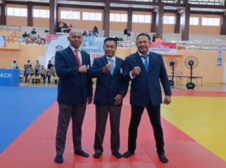 PS. Komandan Kompi 3 Batalyon A Pelopor Satbrimob Polda Kaltim, Iptu Lalu Kardiman, SH didapuk menjadi salah satu hakim pengadil dalam Kejuaraan Kapolres Paser Cup 2025 Judo Open, yang digelar di GOR Sadurengas, Kabupaten Paser.