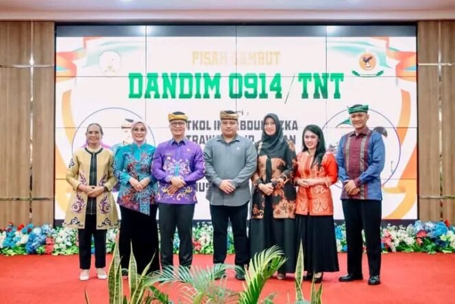 
					Acara pisah sambut dan ramah tamah Komandan Kodim 0914 Tana Tidung (Tnt) digelar di Gedung Serbaguna Disdik pada Jumat (11/7) dengan suasana hangat dan penuh makna.