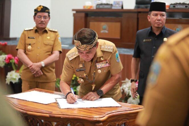 
					PARIPURNA : Gubernur Kaltara, Dr. H Zainal A Paliwang, SH., M.Hum mengikuti apat Paripurna ke-21 tentang Persetujuan Bersama atas Rancangan Perda tentang Pertanggungjawaban Pelaksanaan APBD 2024 di Kantor DPRD Provinsi Kaltara, Senin (14/7).
