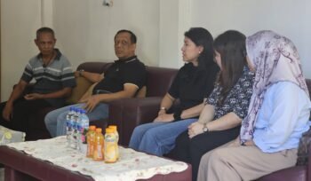 polda Kalimantan Utara, Irjen Pol Hary Sudwijanto, S.I.K., M.Si., melaksanakan kegiatan anjangsana dan bakti sosial dengan mengunjungi kediaman salah satu personel Polri yang tengah menjalani perawatan.