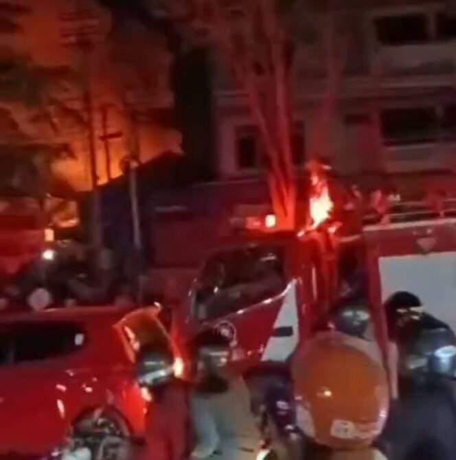 
					BPBD Balikpapan Imbau Warga Tak Halangi Laju Damkar Usai Insiden Dorong Mobil Pribadi di Tengah Kebakaran