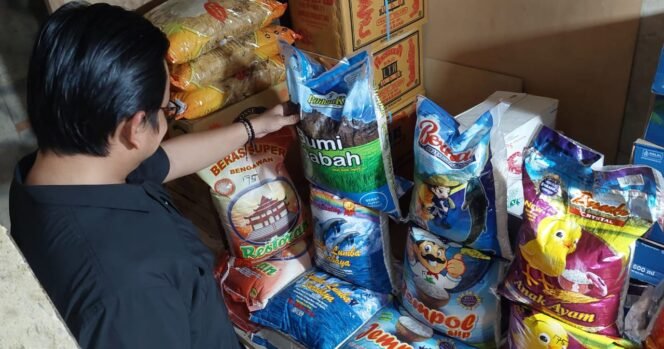 
					Tim Satuan Tugas (Satgas) Pangan Provinsi Kalimantan Utara (Kaltara) kembali mengungkap dugaan pelanggaran dalam peredaran bahan pangan, usai menemukan sejumlah beras impor ilegal asal Malaysia di Pasar Induk Tanjung Selor, Kamis pagi (17/7/2025).