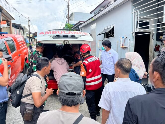
					 Warga Jalan Serindit 2, RT. 03, RW. 01, Kelurahan Gunung Bahagia, Kecamatan Balikpapan Selatan, digegerkan dengan penemuan sesosok mayat pada hari ini. 