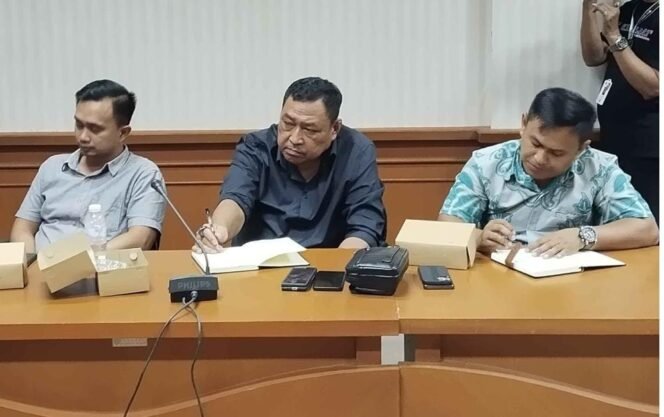 
					Pelaksana Tugas (Plt.) Direktur Perusahaan Daerah Nusa Serambi Persada (Perusda NSP), Abu Bakar Siddiq, memaparkan sejumlah langkah awal yang telah dilakukan untuk merespons rendahnya harga jual hasil pertanian di Kabupaten Nunukan dalam dua tahun terakhir.