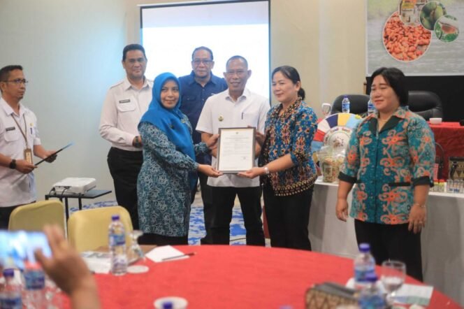 
					Bupati Bulungan, Syarwani, saat membuka Seminar dan Lokakarya Pengelolaan KUPS Perempuan di Hotel Luminor, Rabu (23/7/2025).