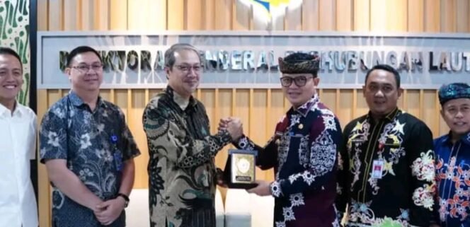 
					Bupati Tana Tidung, Ibrahim Ali saat pertemuan bersama Dirjen Perhubungan Laut di Jakarta, Selasa (22/7/2025).