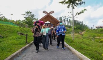 Semangat baru terus tumbuh di jantung Ibu Kota Nusantara. Dalam rangkaian hari kedua induction program, puluhan Aparatur Sipil Negara (ASN) Kementerian Kesehatan yang akan bertugas di Rumah Sakit Umum Pusat (RSUP) IKN, yang memiliki layanan unggulan di bidang jantung dan stroke ini menjelajahi berbagai titik strategis dan ekosistem kota pada Jumat (25/07/2025).