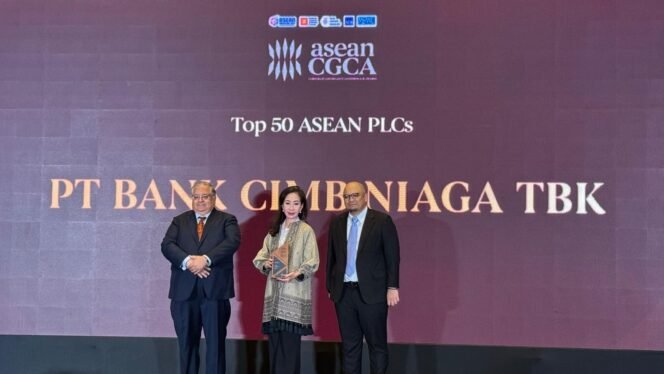 
					. PT Bank CIMB Niaga Tbk (CIMB Niaga) kembali berhasil meraih prestasi membanggakan di tingkat regional yaitu Top 50 ASEAN Public Listed Companies (PLCs/Perusahaan Terbuka) dan Top 1 in Indonesia PLCs untuk ketiga kalinya