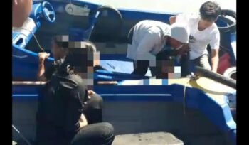 Proses evakuasi korban tabrakan speedboat di perairan Nunukan, Minggu (27/7/2025). (Foto: ist)